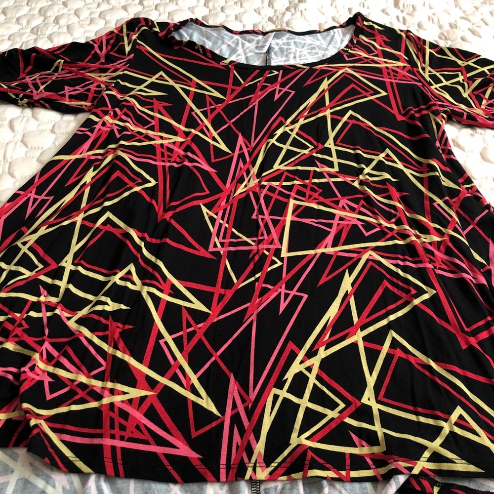 LulaRoe Perfect Tee M
